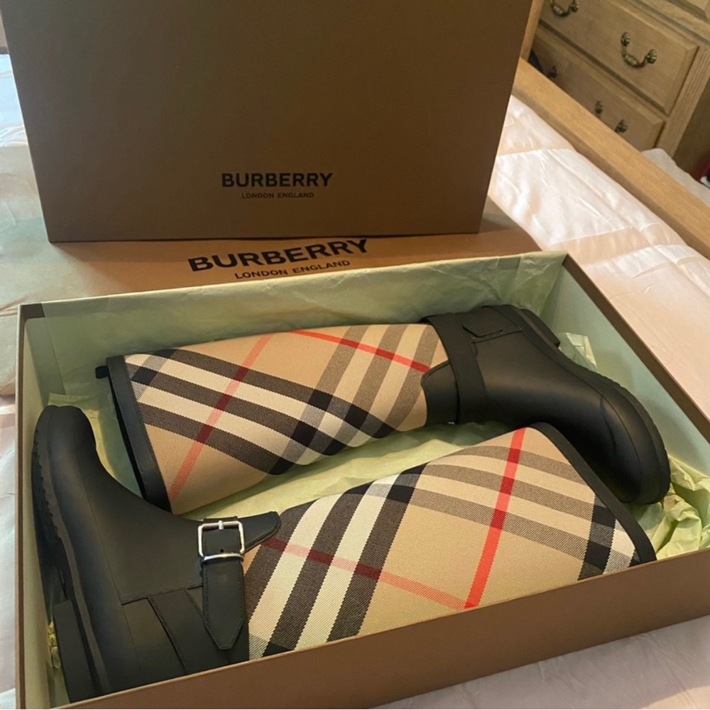 BURBERRY BOOTS